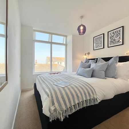 Apres Beach Apartment Sleeps 4 Penzance Esterno foto