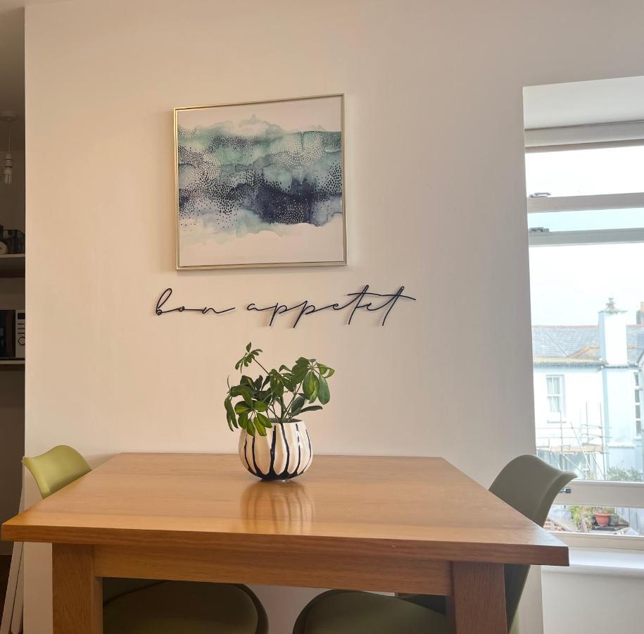 Apres Beach Apartment Sleeps 4 Penzance Esterno foto