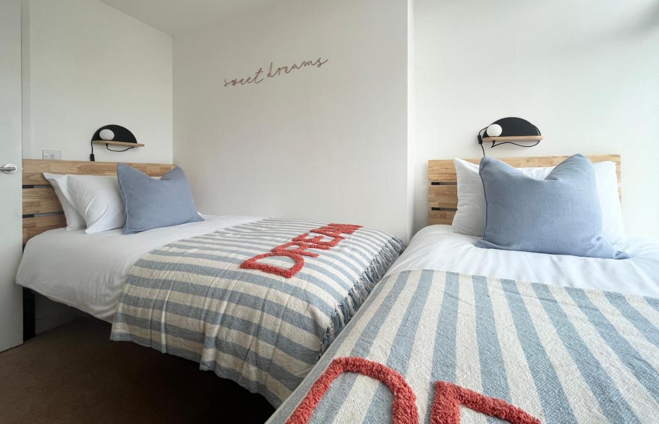 Apres Beach Apartment Sleeps 4 Penzance Esterno foto