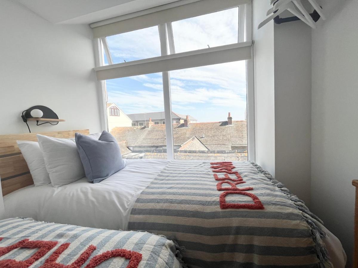 Apres Beach Apartment Sleeps 4 Penzance Esterno foto
