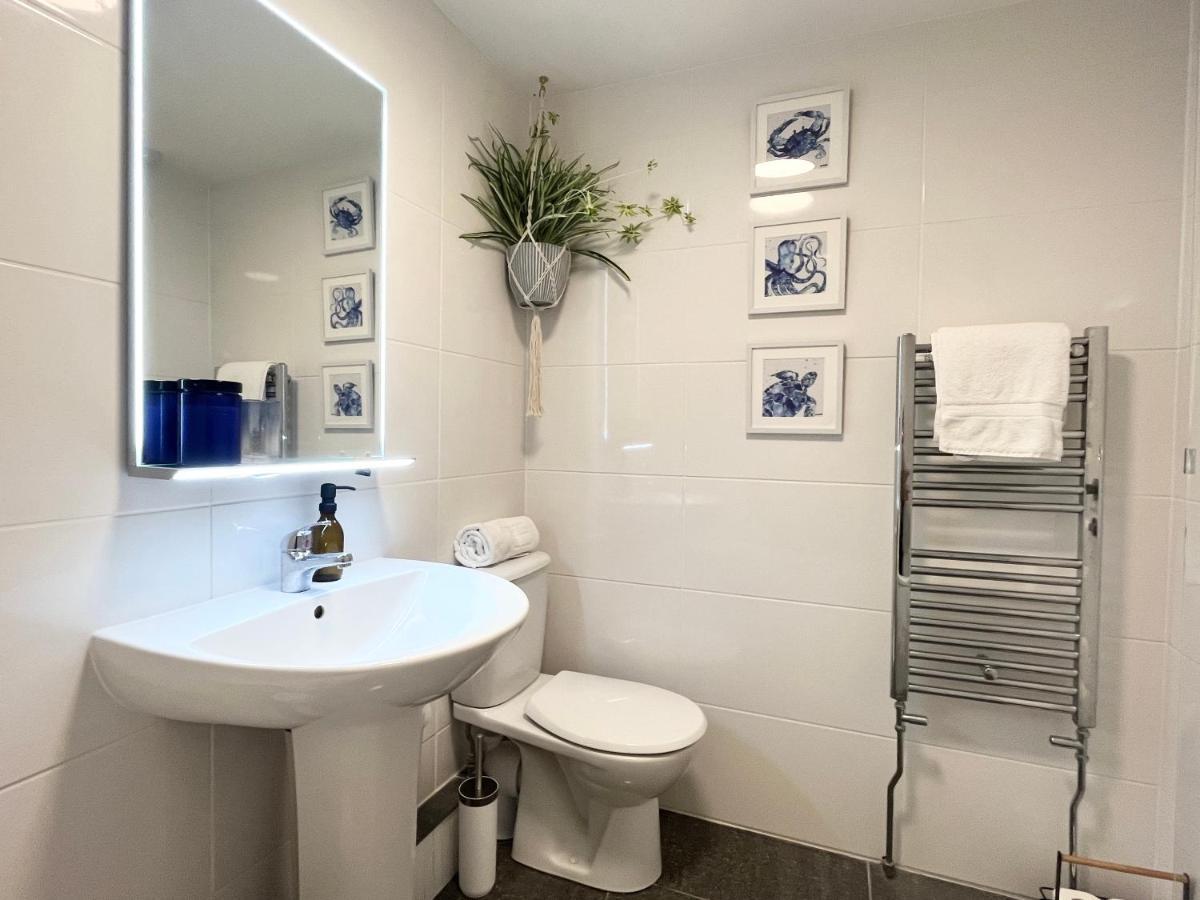 Apres Beach Apartment Sleeps 4 Penzance Esterno foto