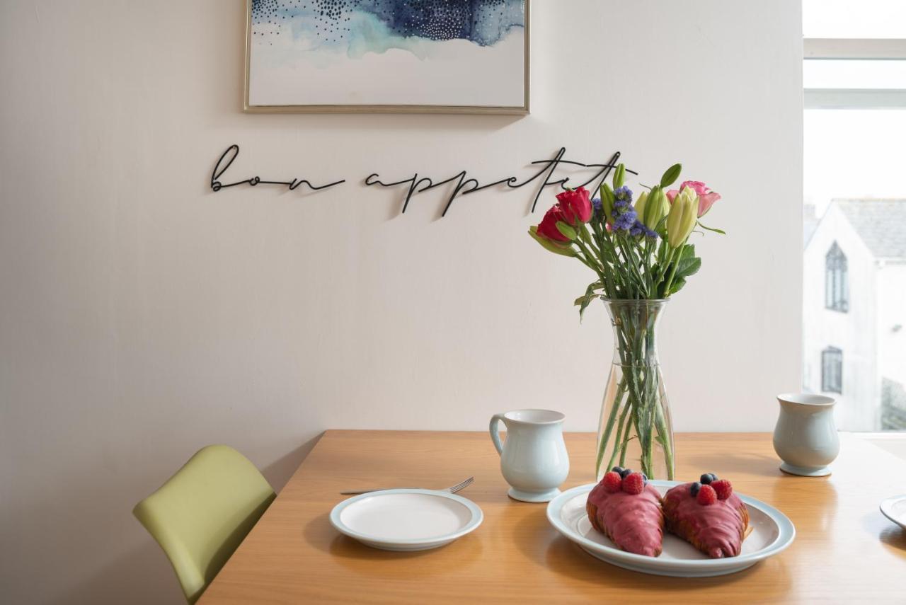 Apres Beach Apartment Sleeps 4 Penzance Esterno foto
