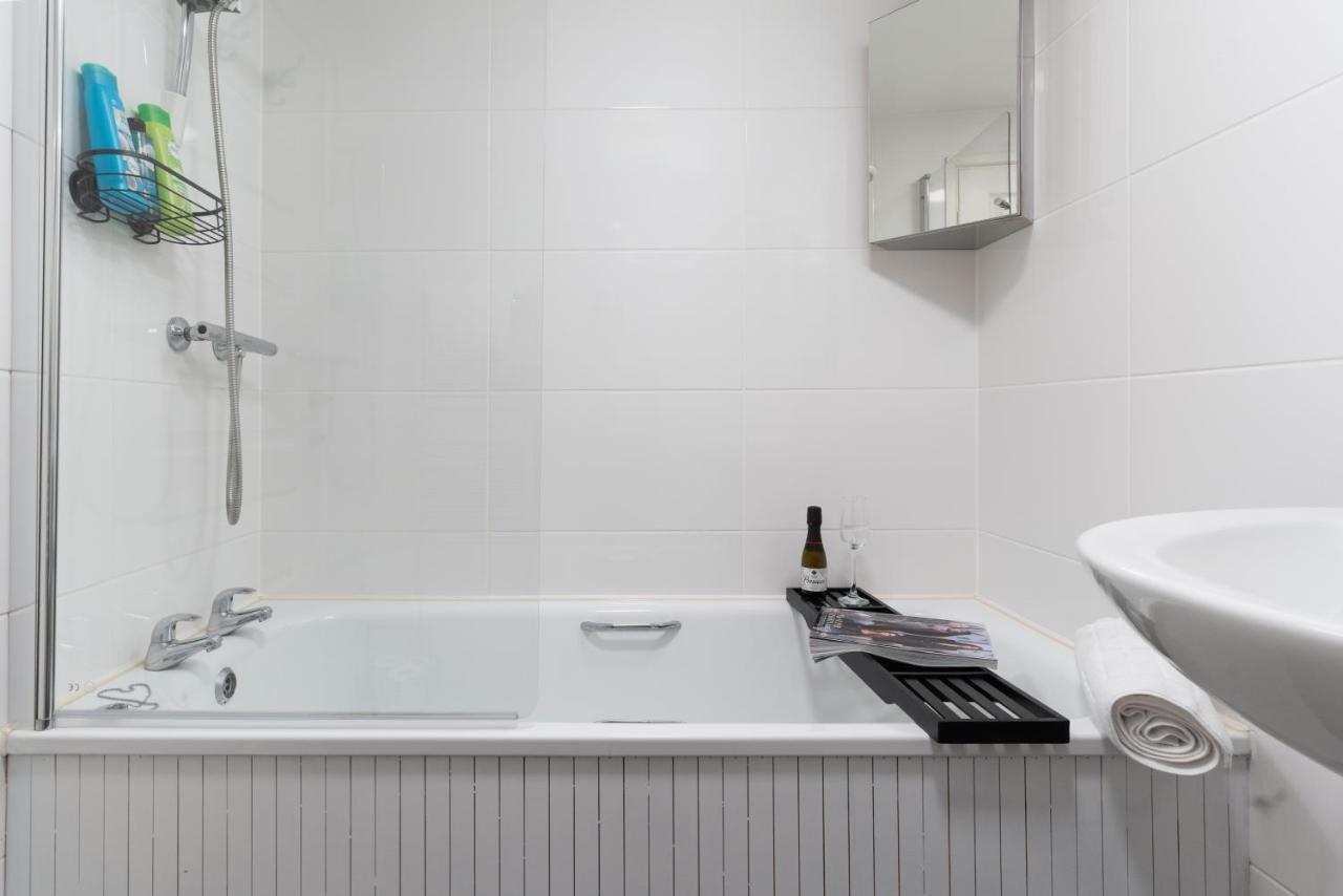 Apres Beach Apartment Sleeps 4 Penzance Esterno foto