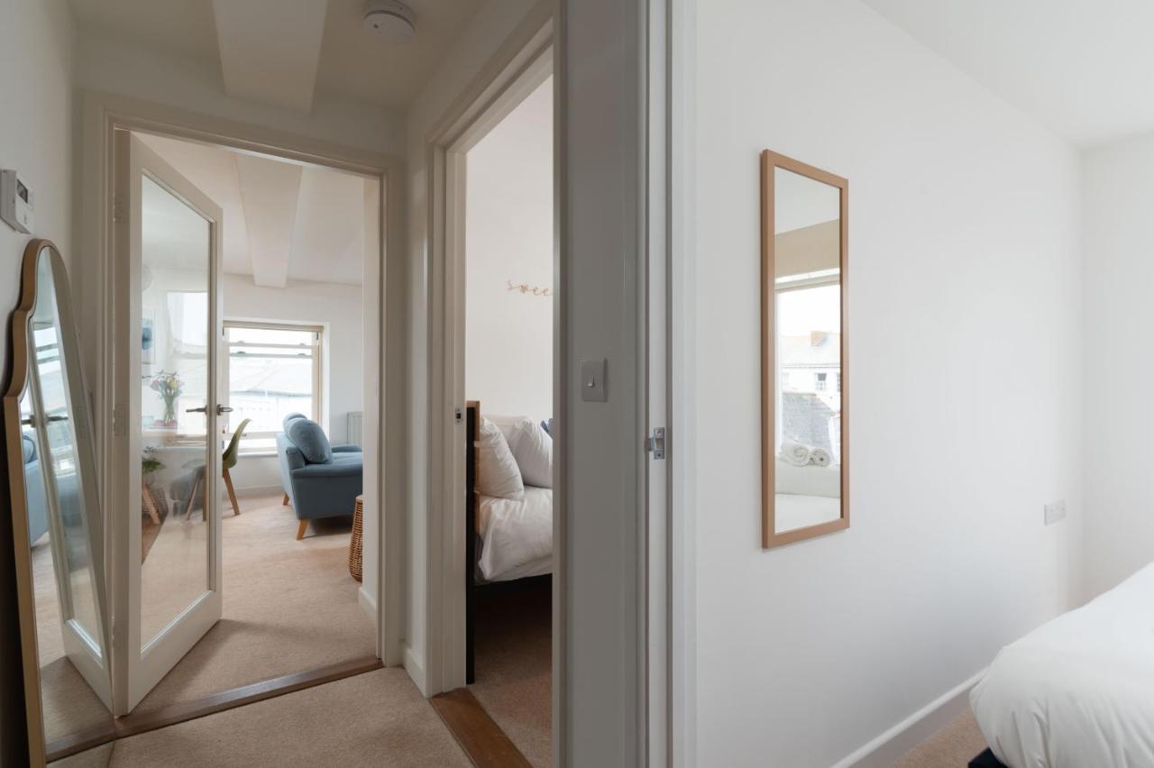 Apres Beach Apartment Sleeps 4 Penzance Esterno foto