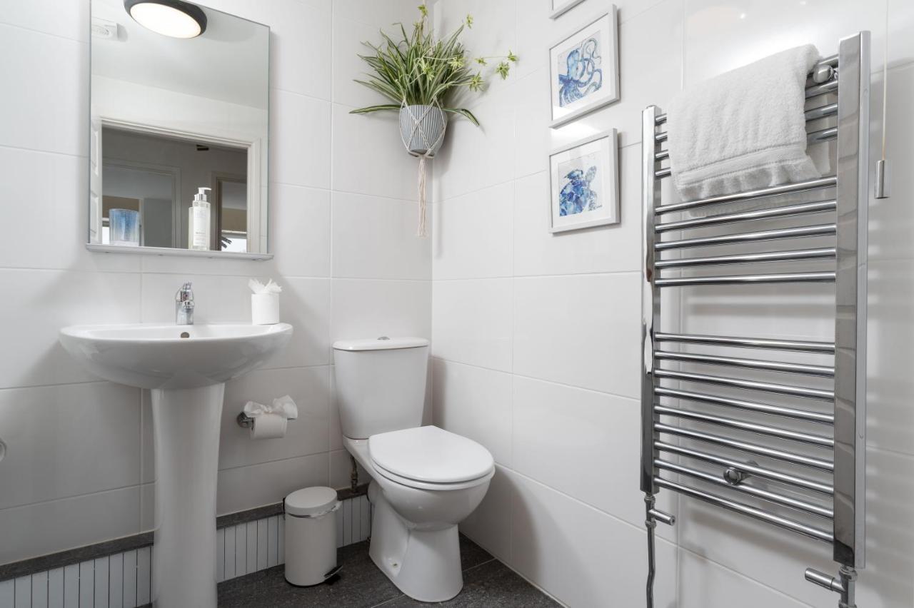 Apres Beach Apartment Sleeps 4 Penzance Esterno foto